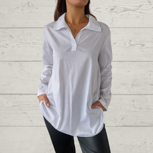 Cargar imagen en el visor de la galería, Conjunto Italiano de sweater con blusa, color blanco invierno
