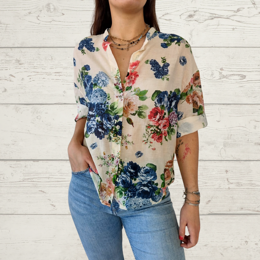 Blusa Italiana estampado flores, fondo blanco invierno