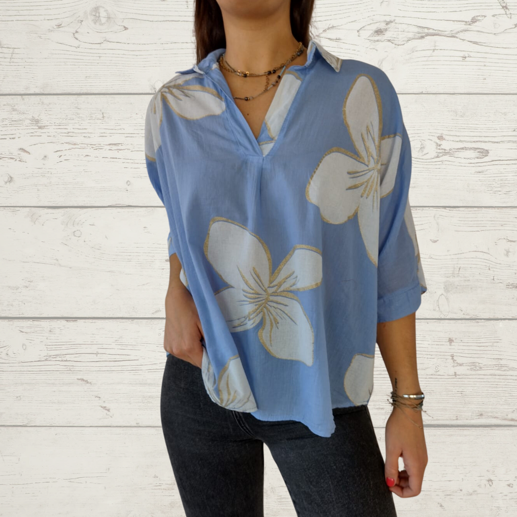 Blusa Italiano estampado flor grande, fondo jacinto