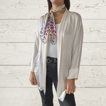 Cargar imagen en el visor de la galería, Blusa Kimono Italiano, color blanco invierno
