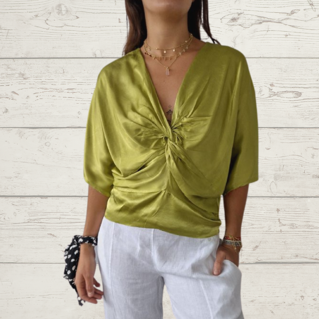 Blusa de raso italiano con torcido, color pistacho