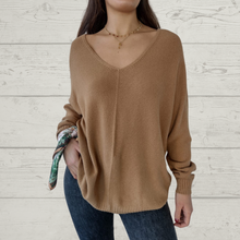 Cargar imagen en el visor de la galería, Sweater Italiano ancho escote en V, color camel
