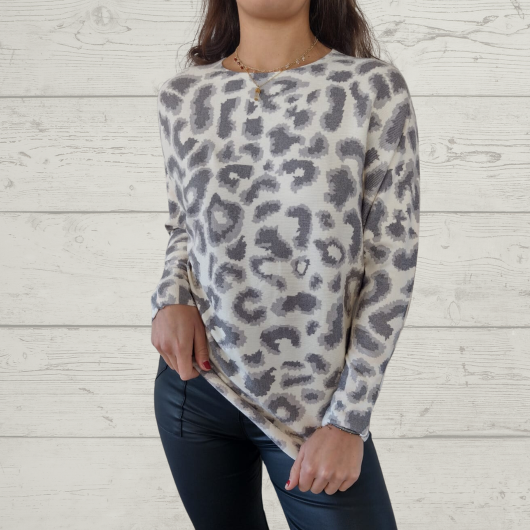 Sweater animal print, fondo beige