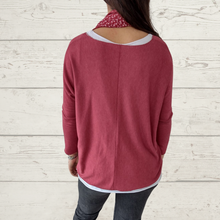 Cargar imagen en el visor de la galería, Sweater Italiano con polera y pañuelo, color rojo oscuro
