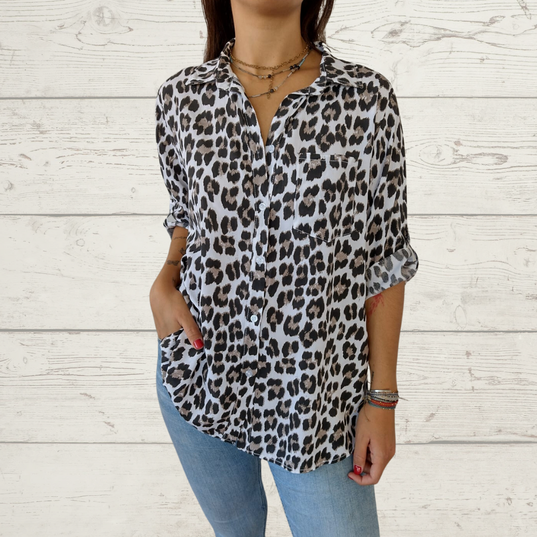 Blusa Italiana animal print, fondo blanco