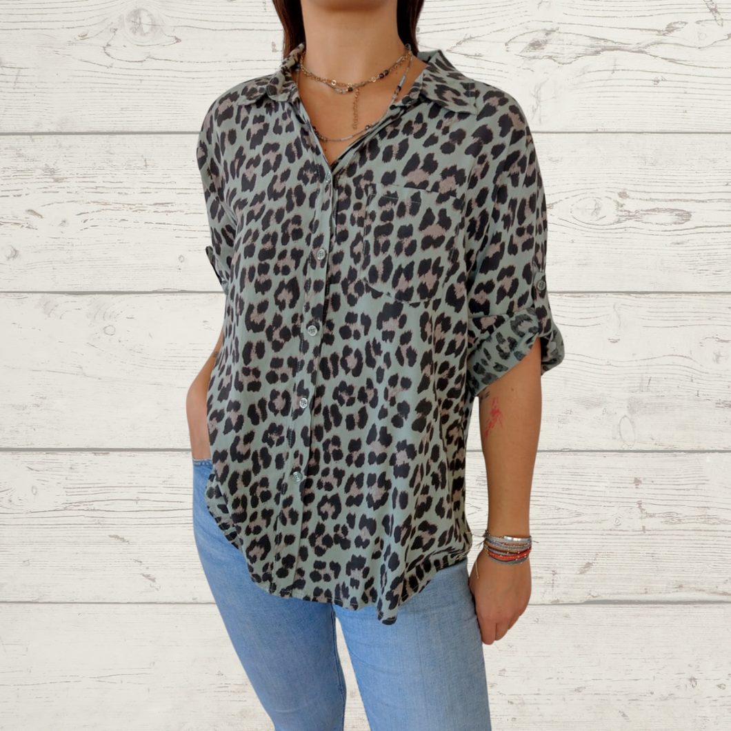 Blusa Italiana animal print, fondo verde