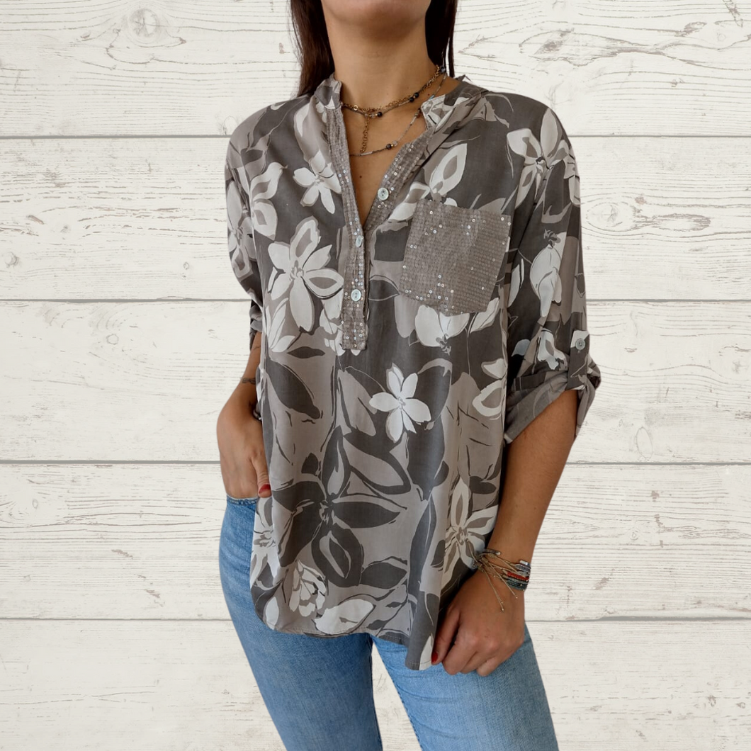 Blusa Italiana estampado flores, fondo chocolate