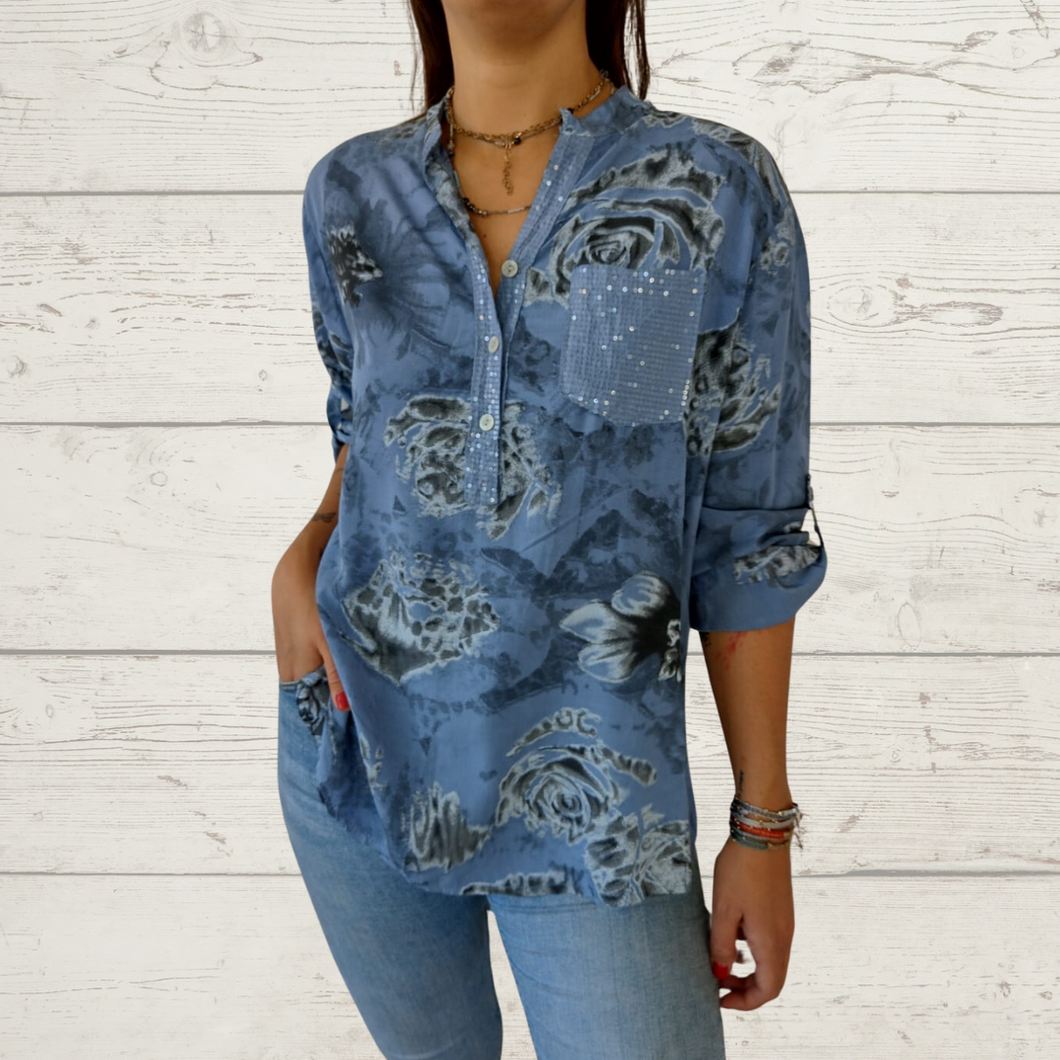 Blusa Italiana estampada con flores, fondo celeste