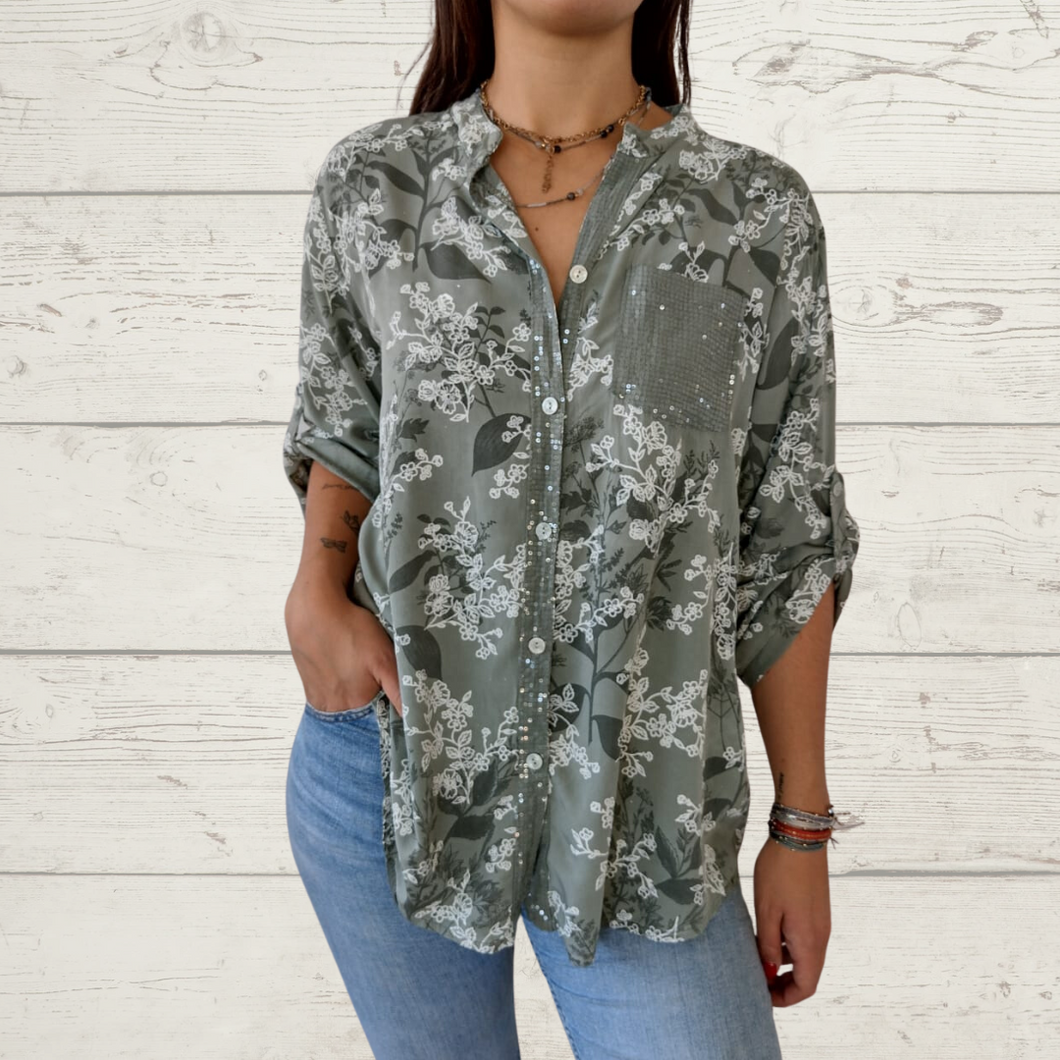 Blusa Italiana abotonada, estampada, fondo verde