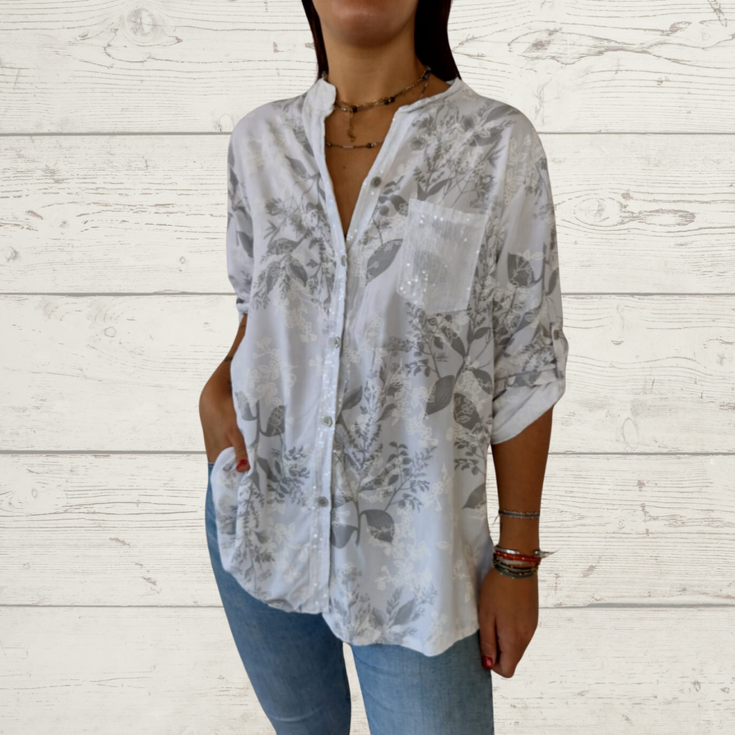 Blusa Italiana abotonada , estampada, fondo blanco