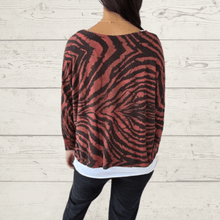 Cargar imagen en el visor de la galería, Sweater Italiano Zebra con polera, color Rojo Oscuro
