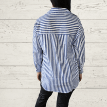 Cargar imagen en el visor de la galería, Blusa Rayada, Azul con Blanco
