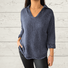 Cargar imagen en el visor de la galería, Sweater Italiano con blusa, color Azul
