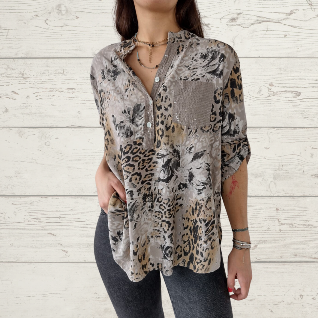 Blusa Italiana animal print, fondo taupe