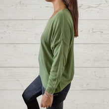 Cargar imagen en el visor de la galería, Sweater Italiano delgado, color verde manzana
