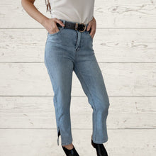 Cargar imagen en el visor de la galería, Pantalón Jeans celeste con spandex
