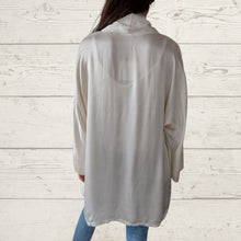 Cargar imagen en el visor de la galería, Blusa Kimono Italiano, color blanco invierno
