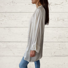 Cargar imagen en el visor de la galería, Blusa Kimono Italiano, color blanco invierno
